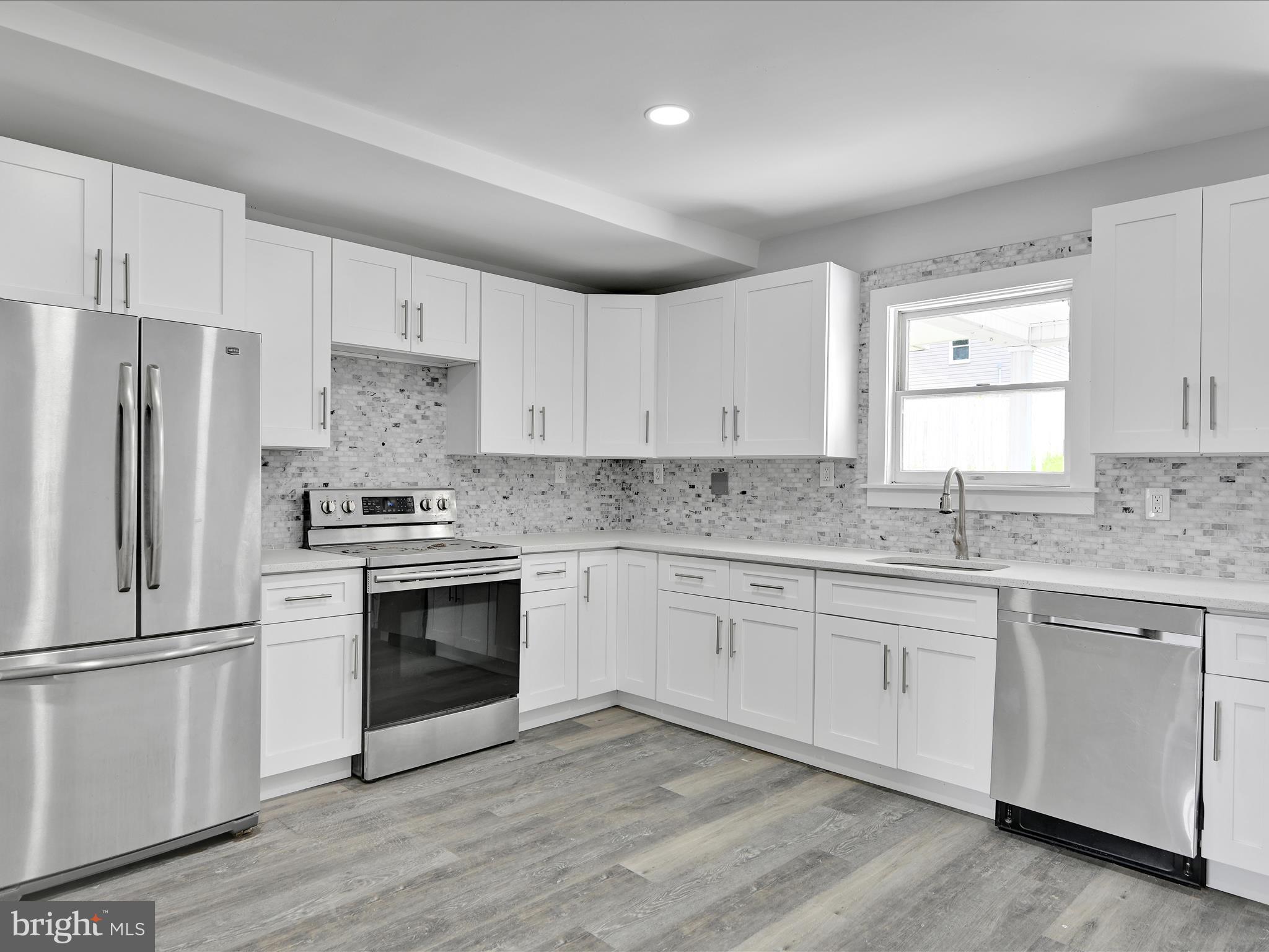 231 S LEHIGH AVENUE