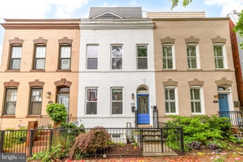 Condominium at 118 THOMAS STREET NW 1