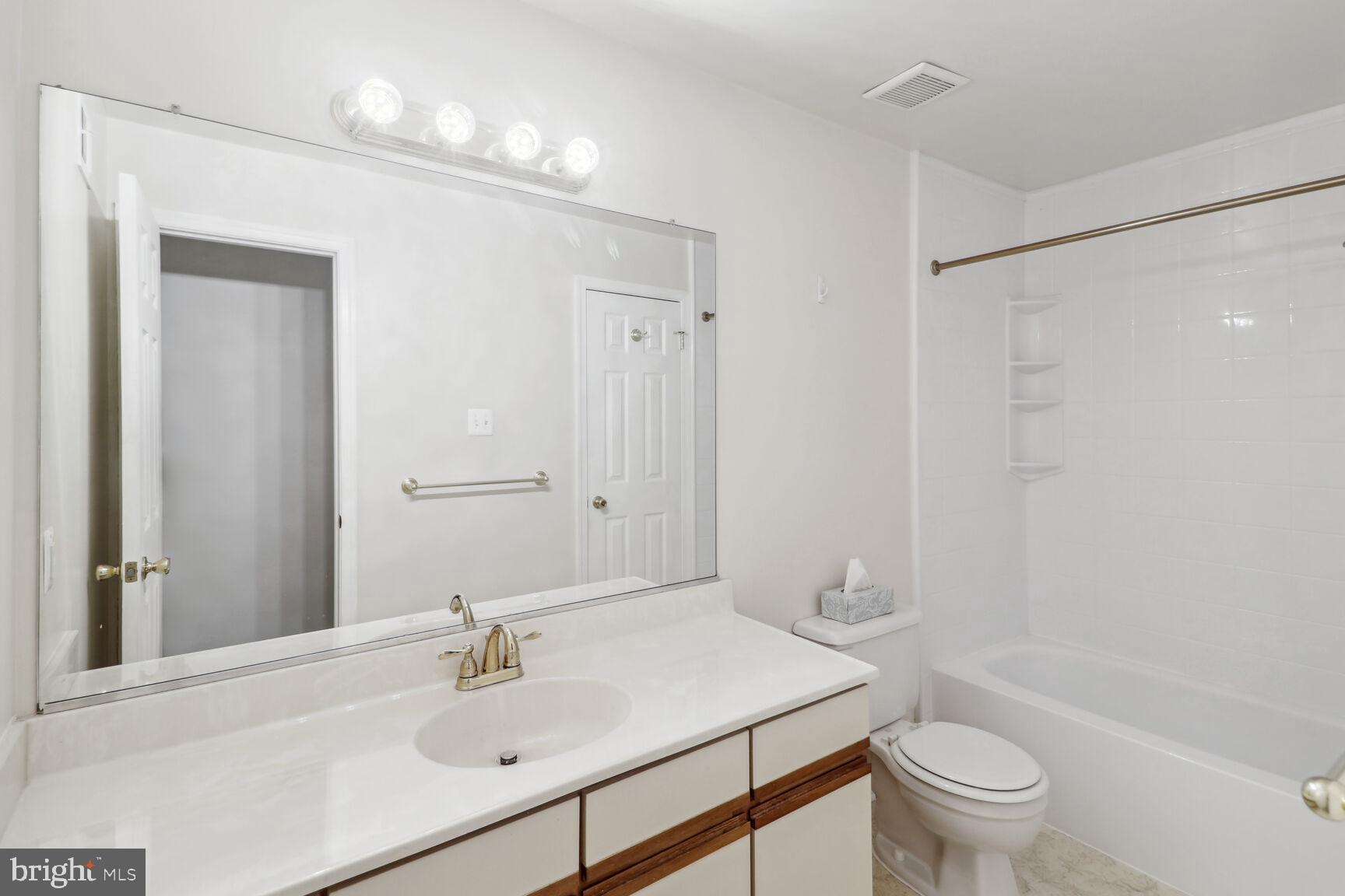 RIVERCHASE - Residential