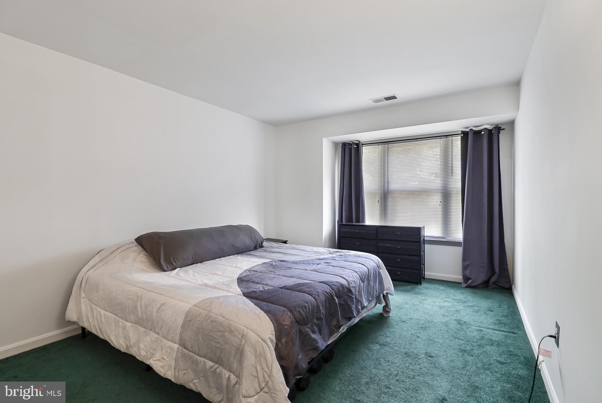 RIVERCHASE - Residential