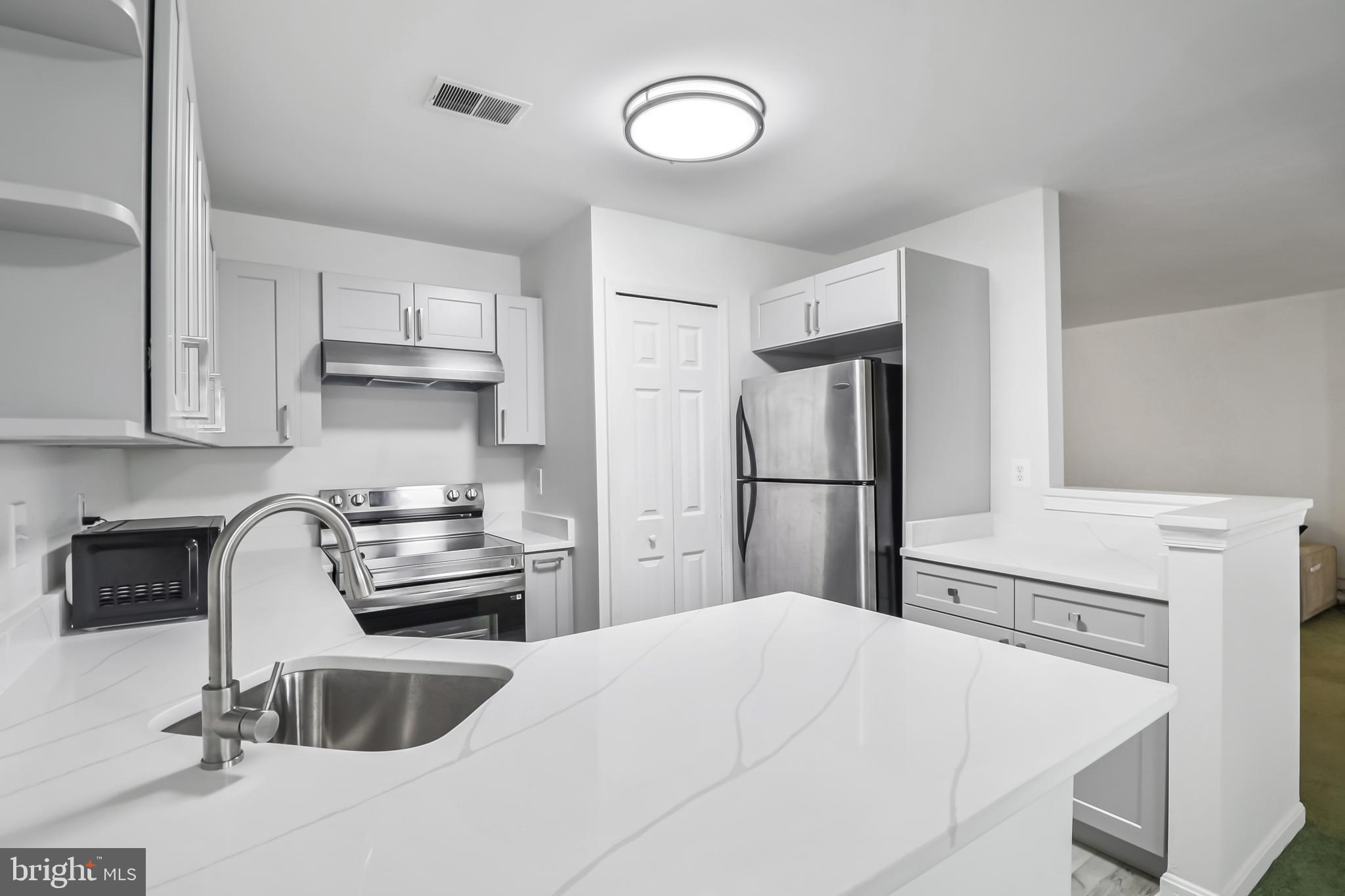 RIVERCHASE - Residential