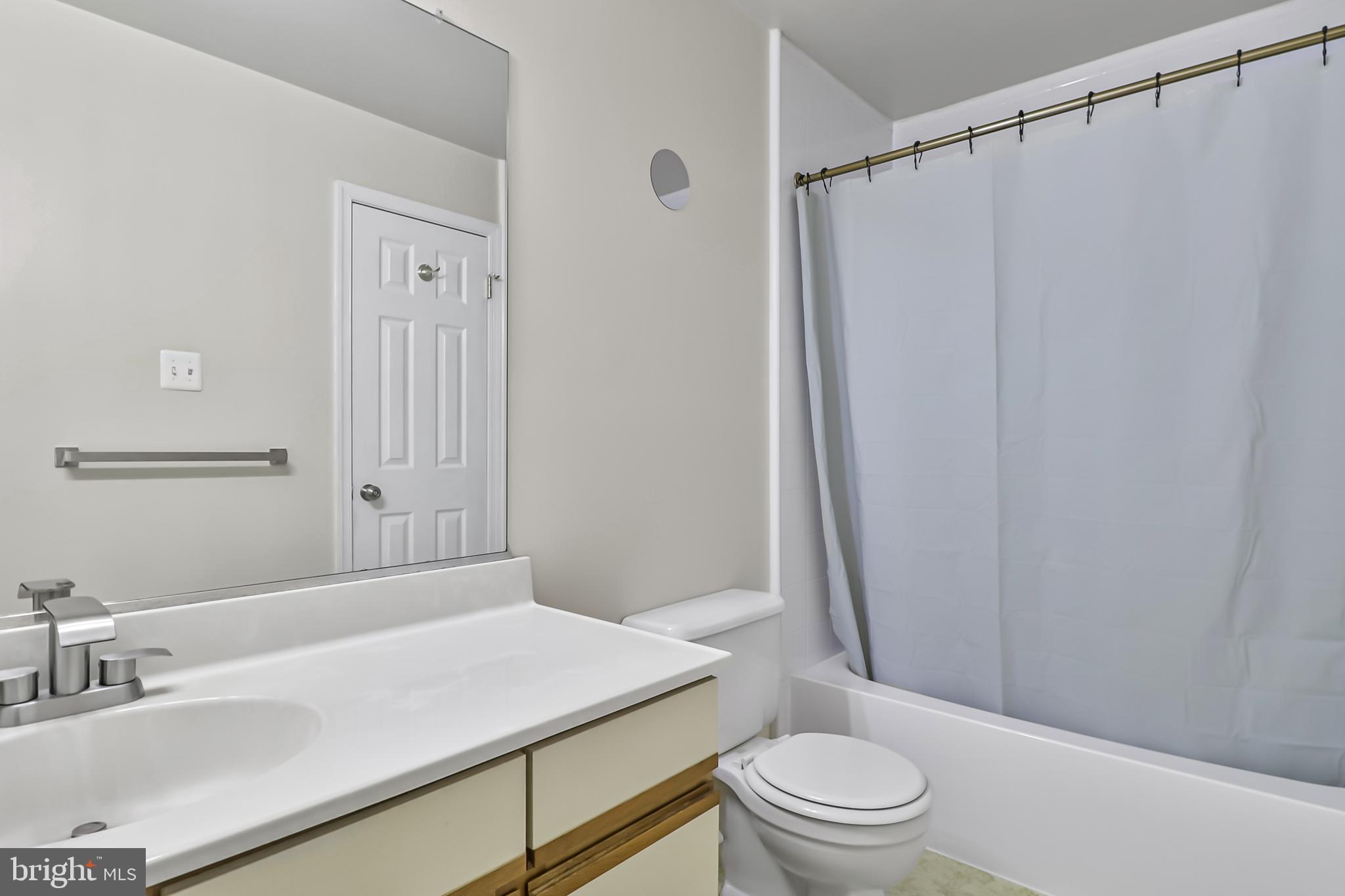 RIVERCHASE - Residential