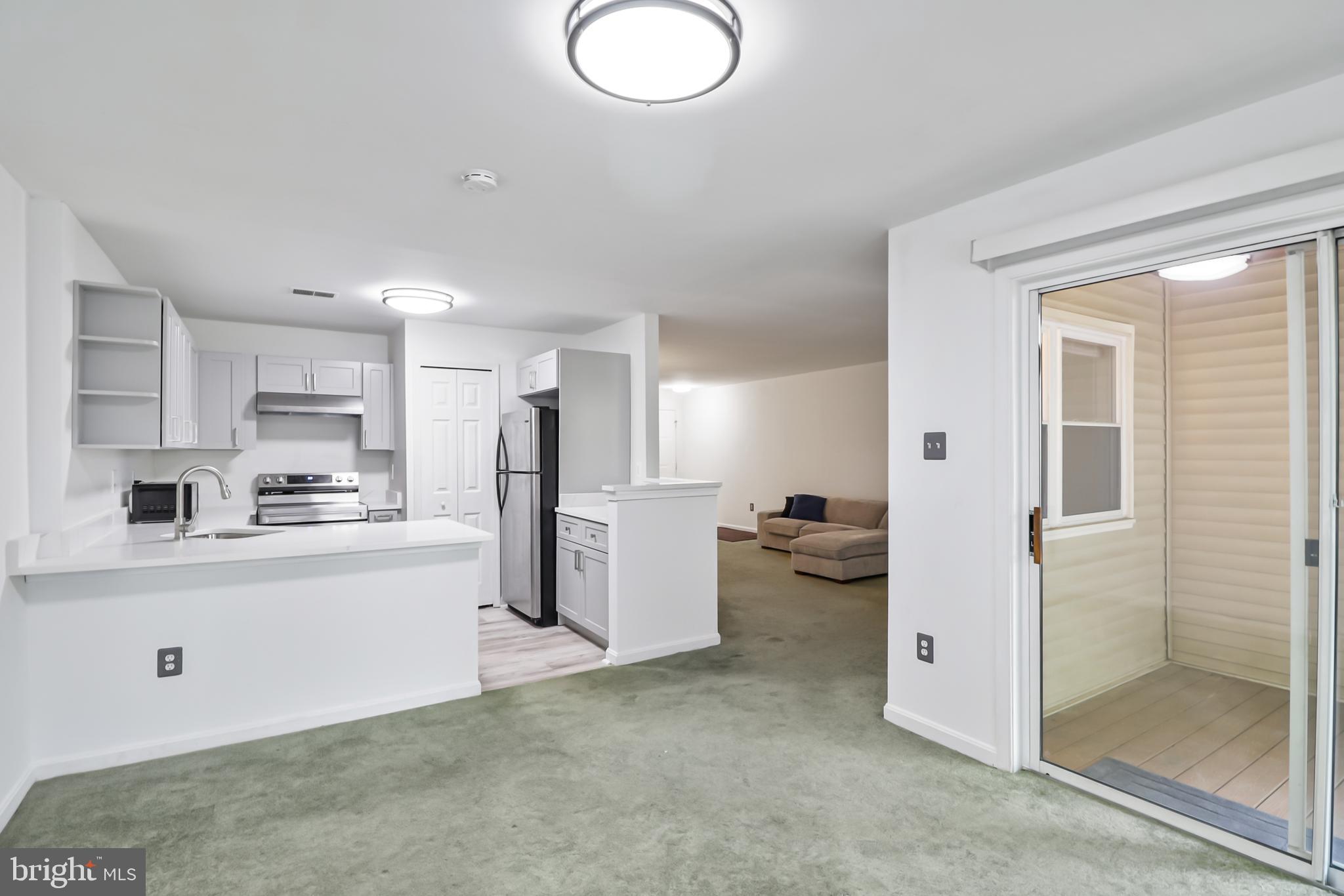 RIVERCHASE - Residential