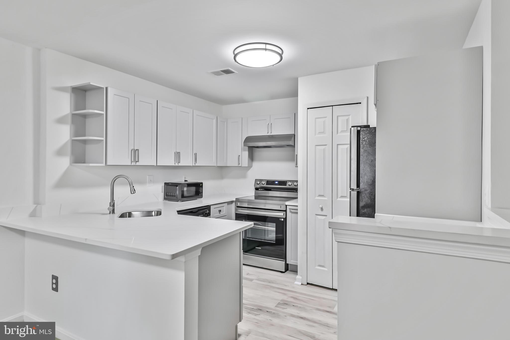 RIVERCHASE - Residential