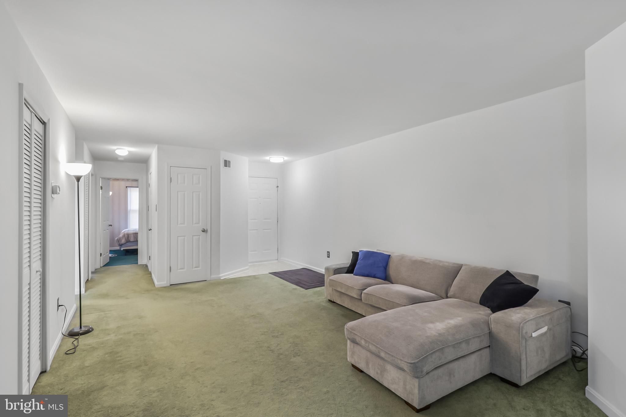 RIVERCHASE - Residential