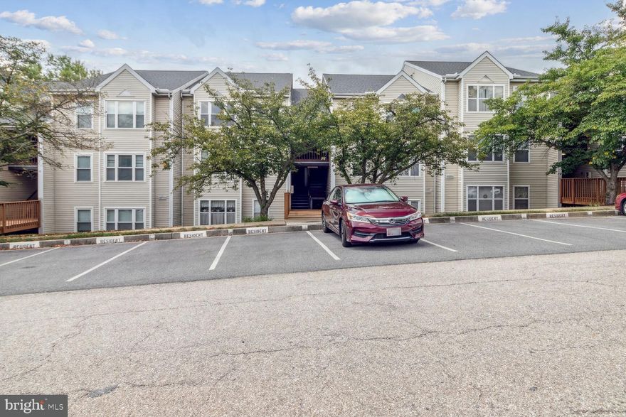 Fantastic near entry level 2nd floor unit that backs to trees! You don't see these as often in this sought after community of Riverchase in this great location. Nice Unit with Brand New Kitchen with Beautiful Quartz Counter Tops too - Freshly painted throughout, with an open floor plan.  Generous size owners suite with  dual access bath and Double Closets 2nd Bedroom is a good size too. Newer HVAC and Systems. Great rear deck that backs to the tree's with second floor security and privacy.  Open kitchen floor plan for easy access and functionality. Dining area and that leads to the deck with a large living room area too. Come see this one, you will be glad you did. Hurry before it's gone - Plus it's FHA Approved too!
