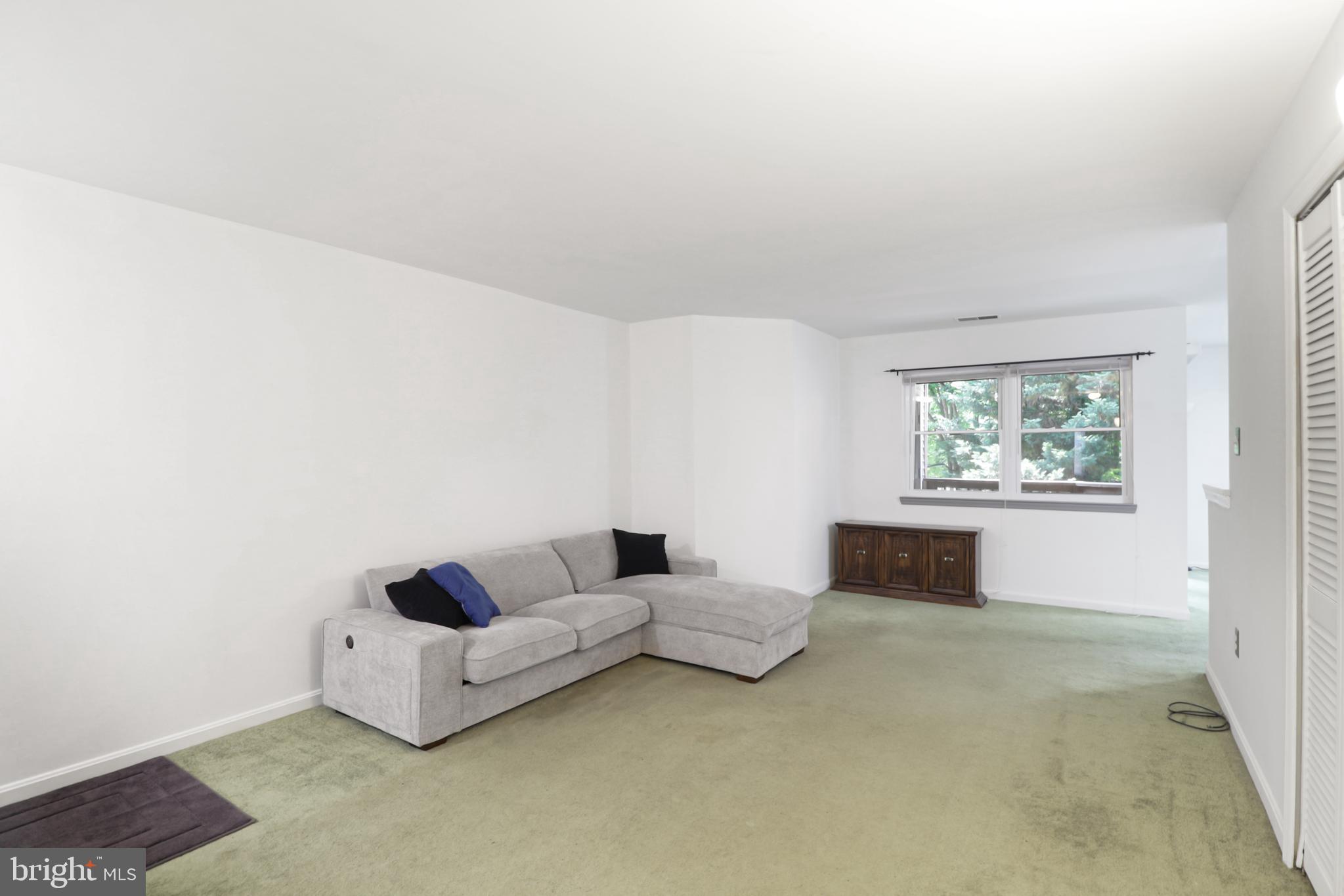 RIVERCHASE - Residential
