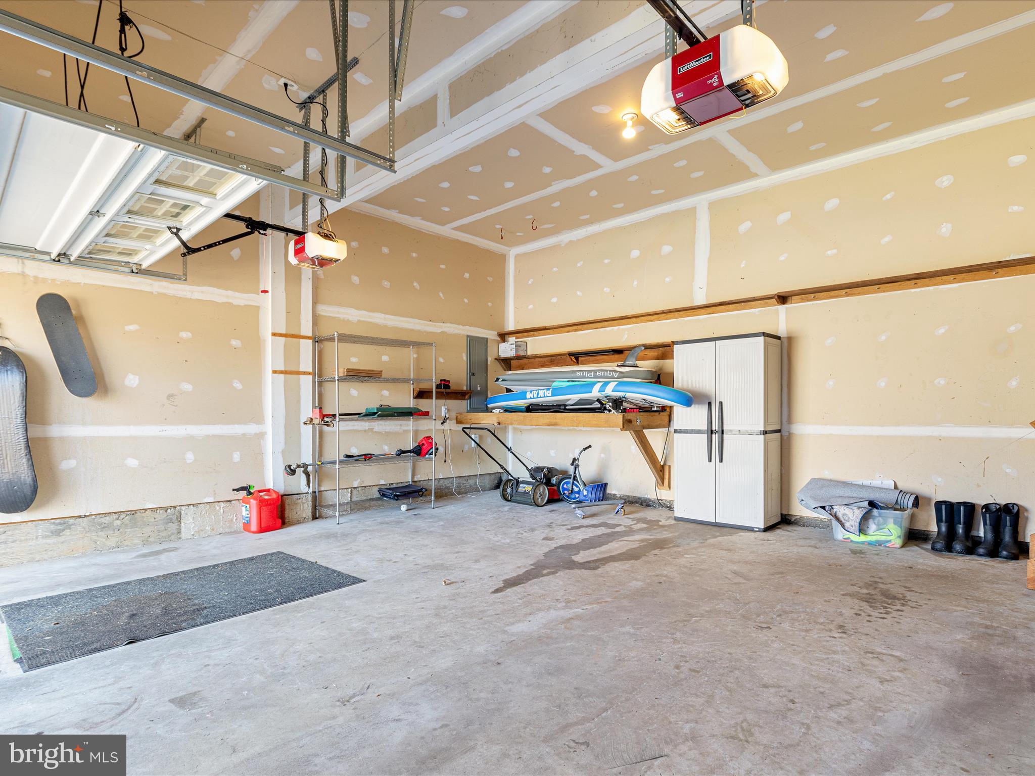 LAKE POINT ROUND HILL - Residential