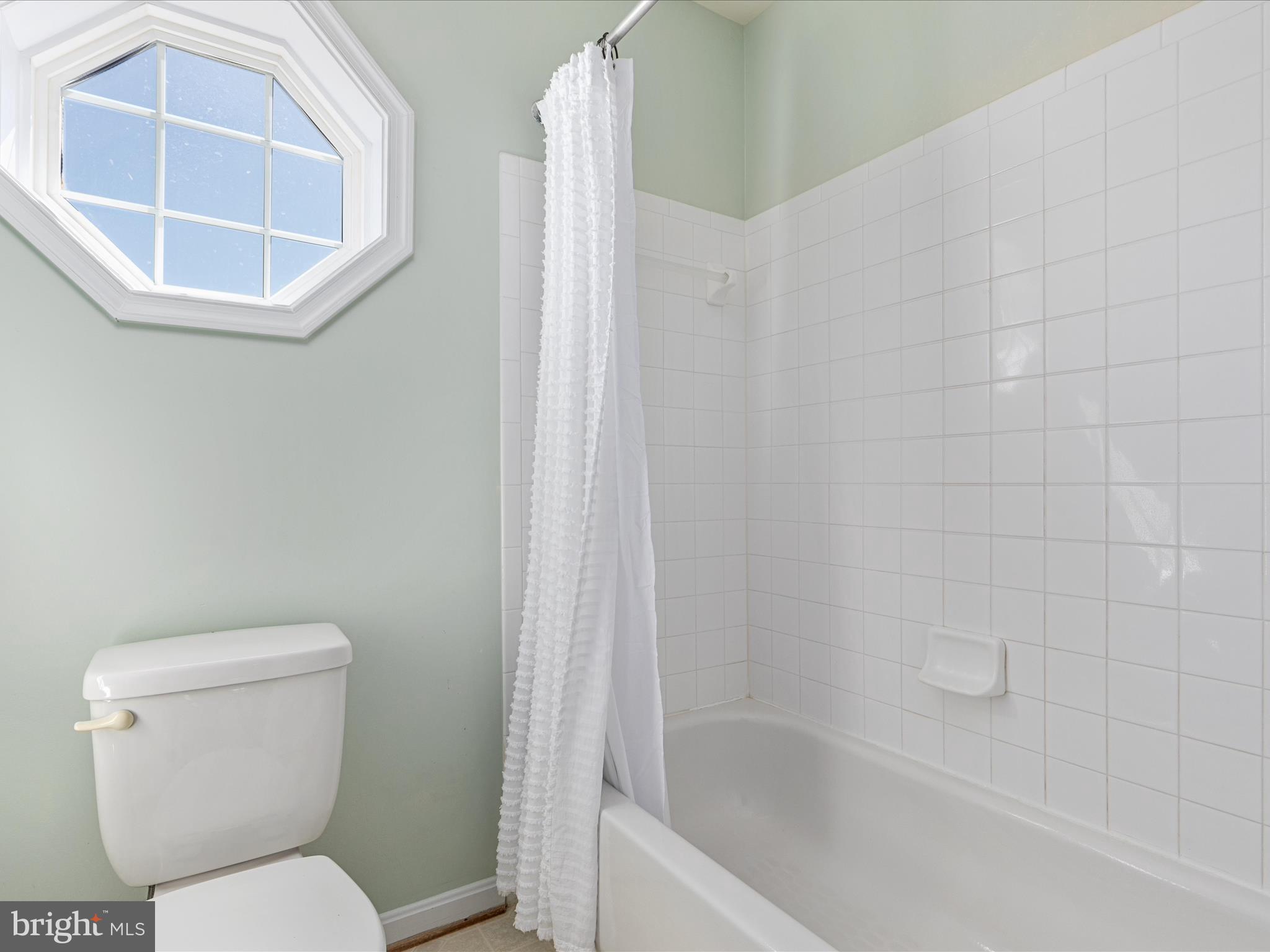 LAKE POINT ROUND HILL - Residential