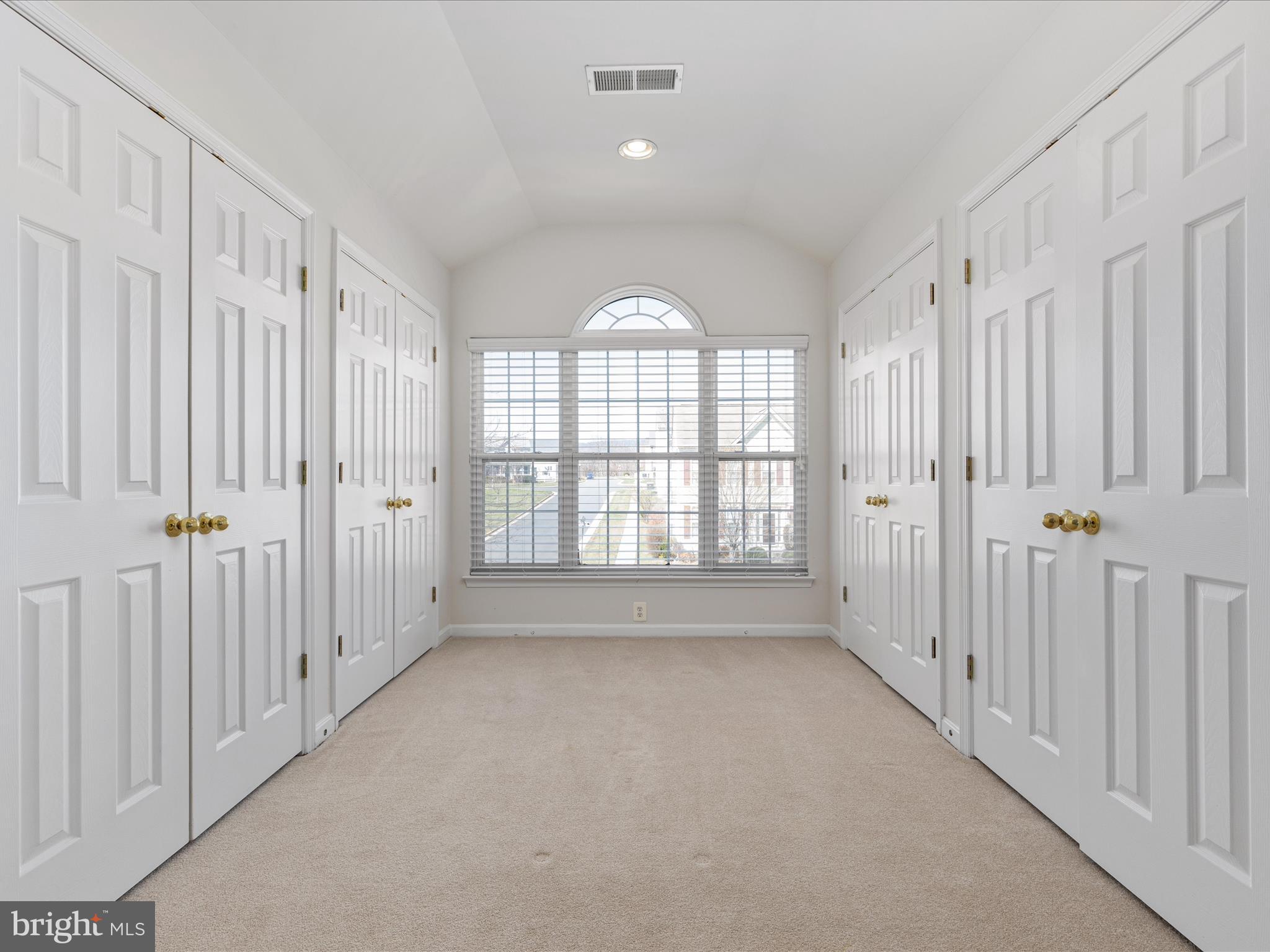 LAKE POINT ROUND HILL - Residential