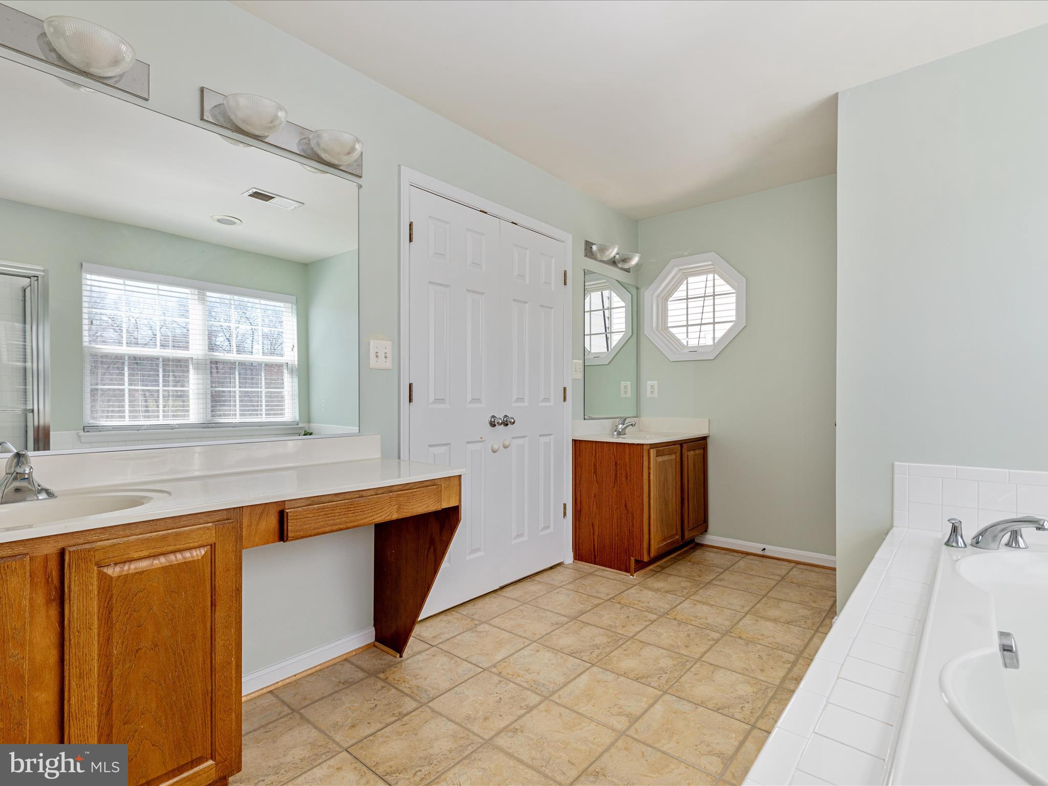 LAKE POINT ROUND HILL - Residential