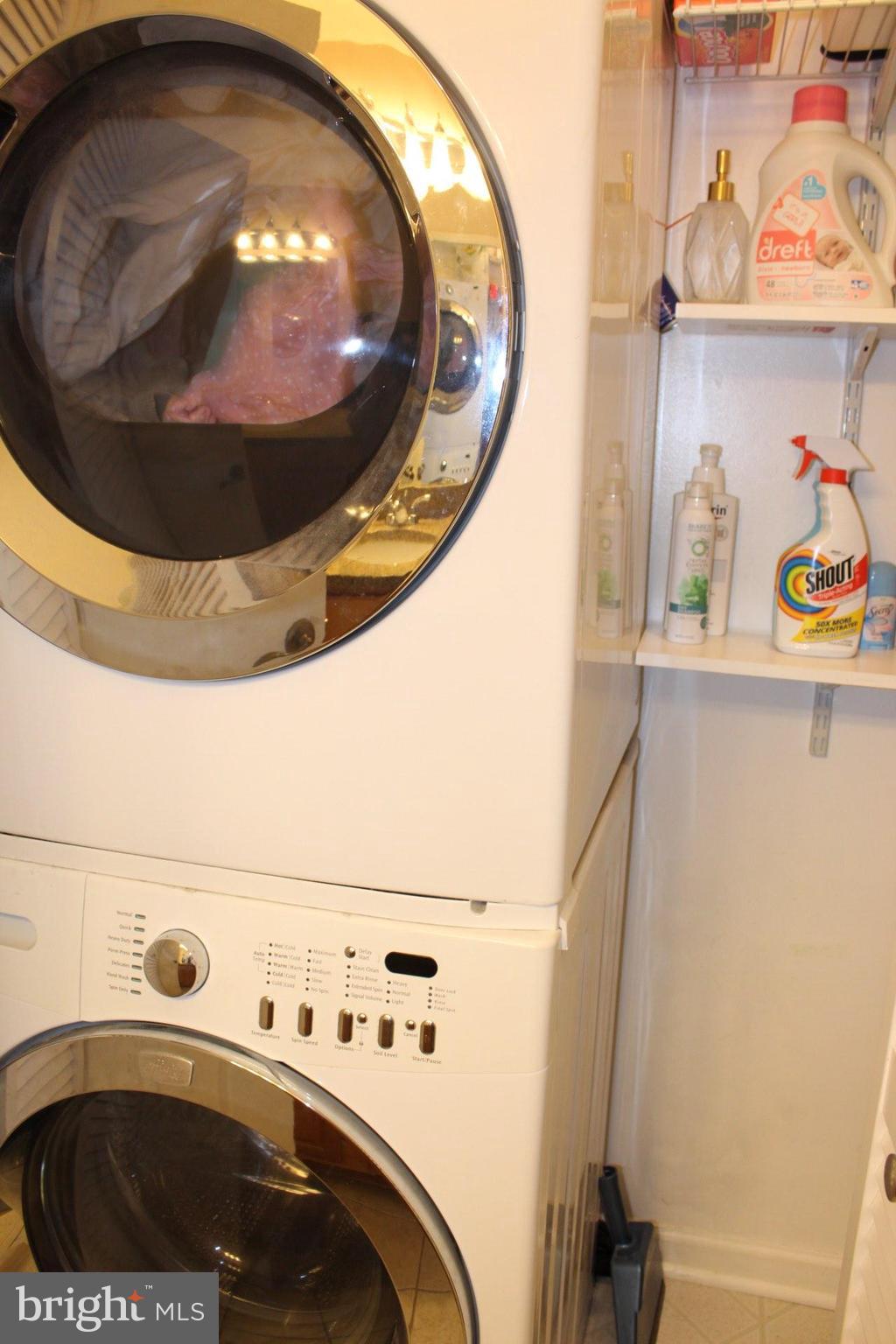 FOUR WINDS AT OAKTON - Residential Lease