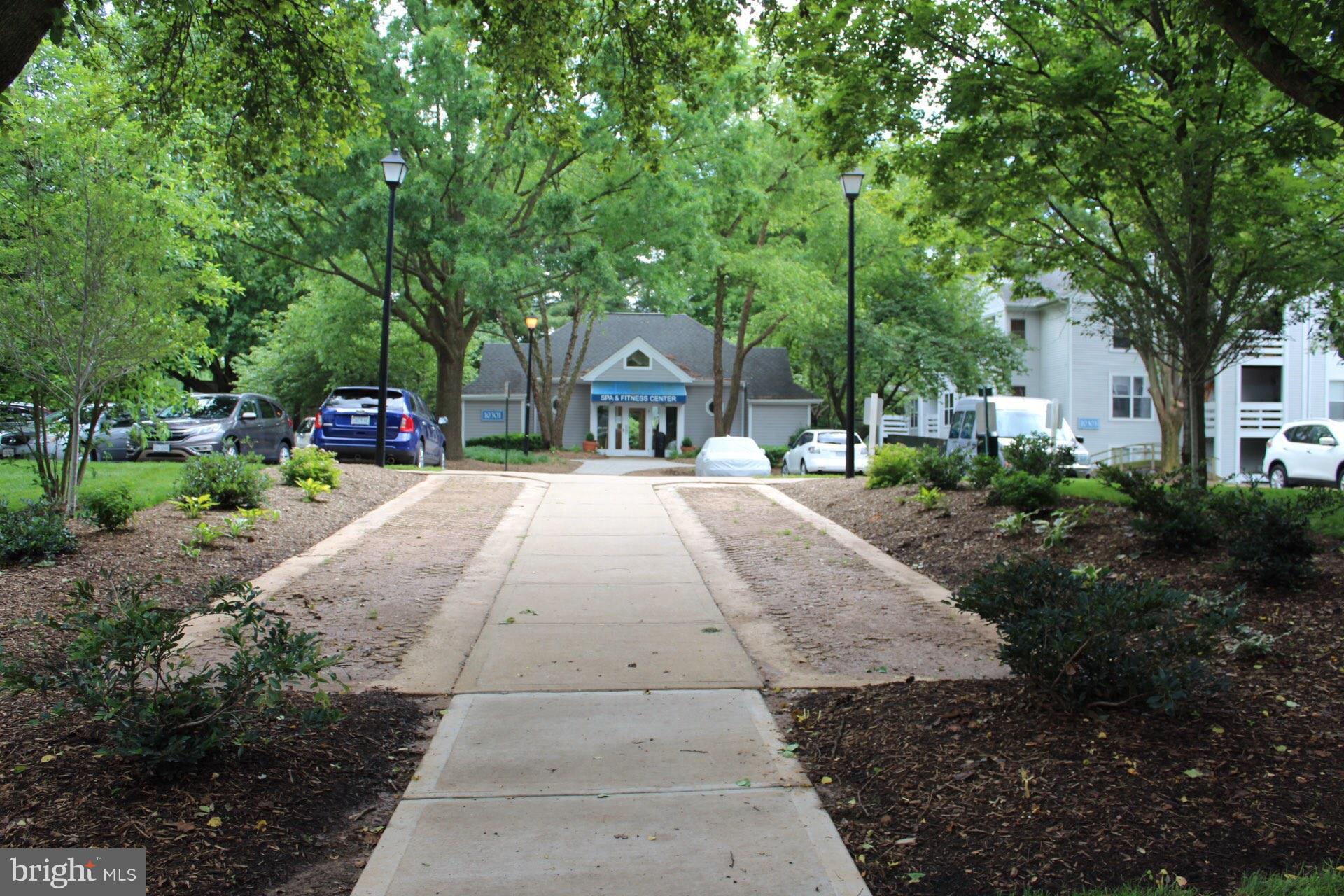 FOUR WINDS AT OAKTON - Residential Lease