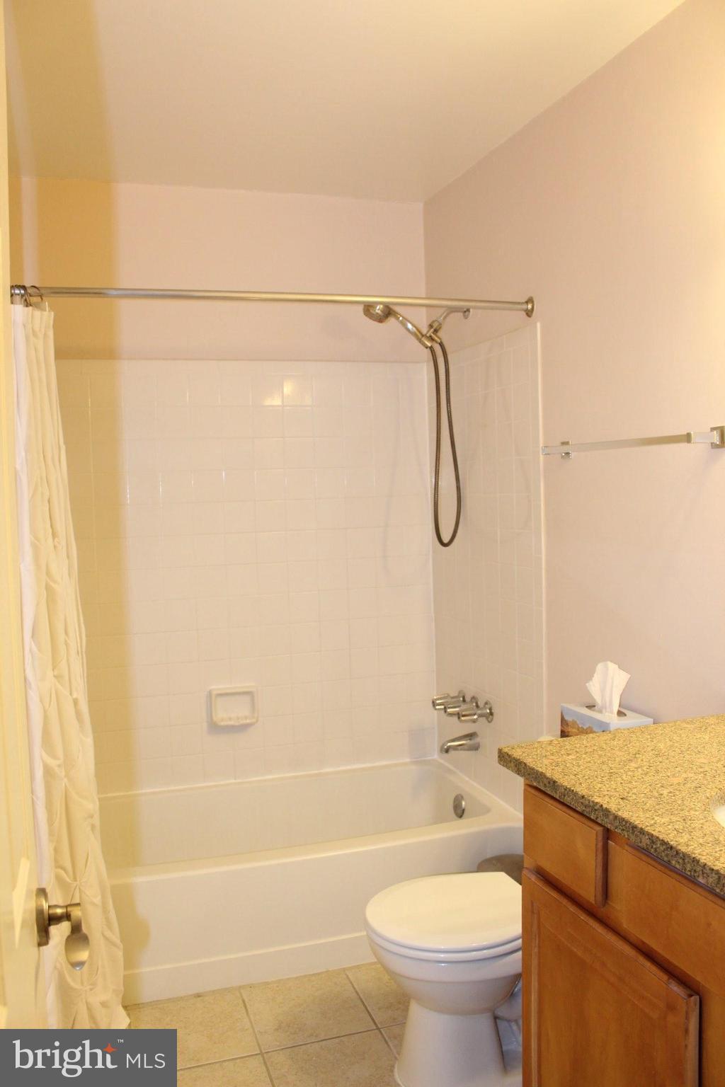 FOUR WINDS AT OAKTON - Residential Lease