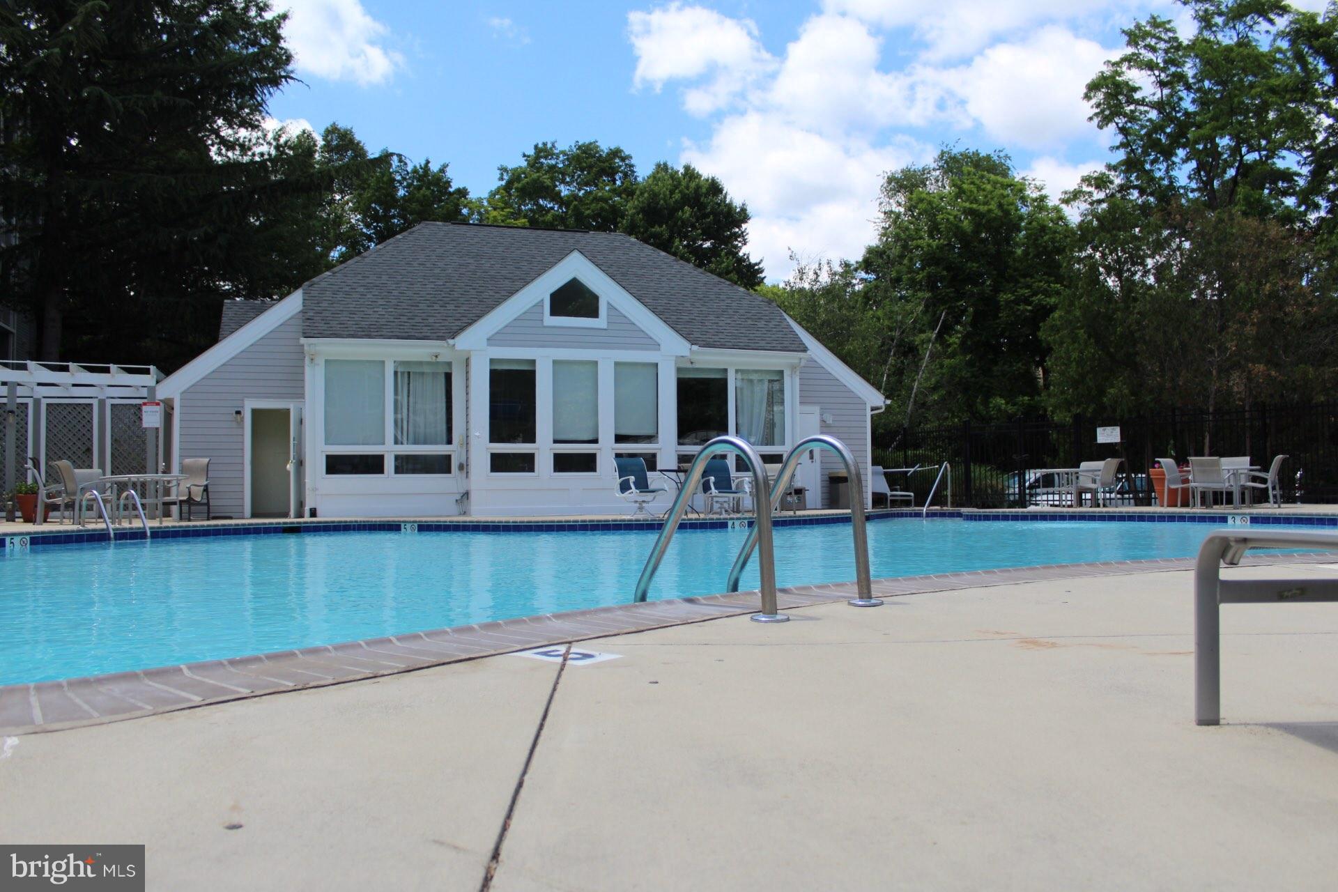 FOUR WINDS AT OAKTON - Residential Lease