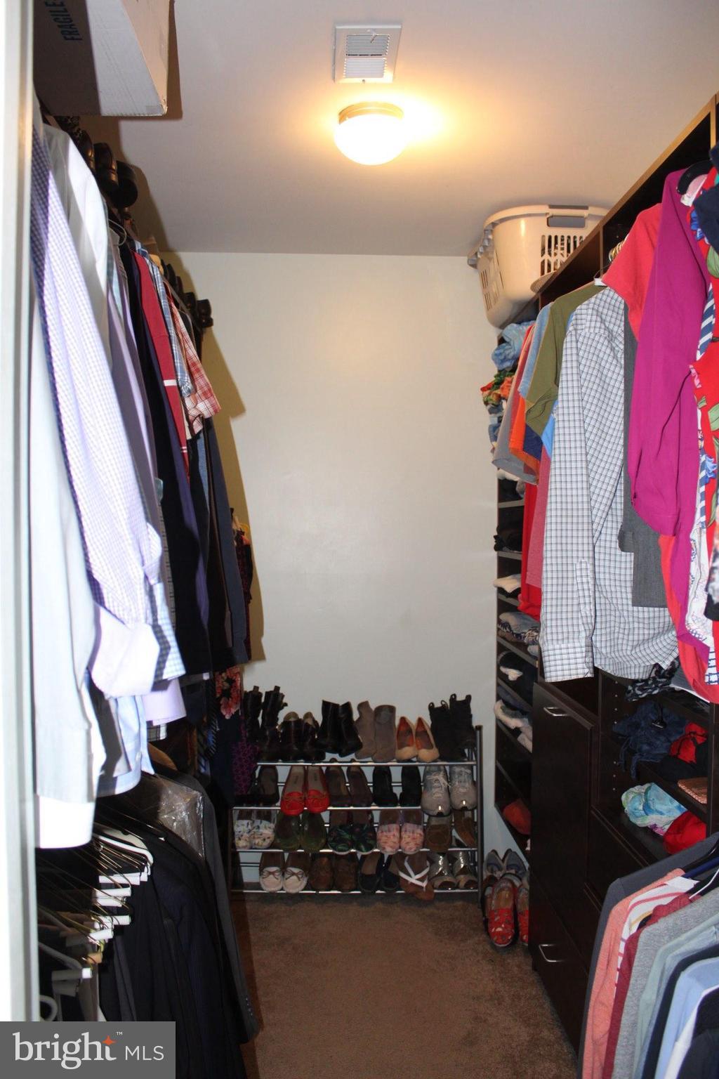 FOUR WINDS AT OAKTON - Residential Lease