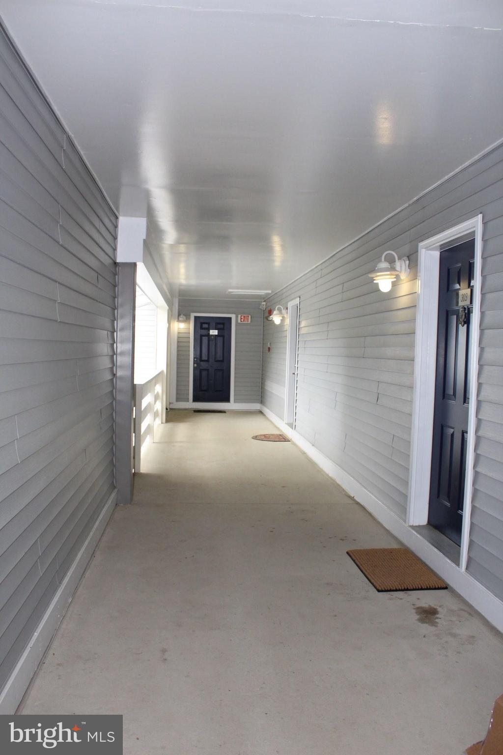 FOUR WINDS AT OAKTON - Residential Lease