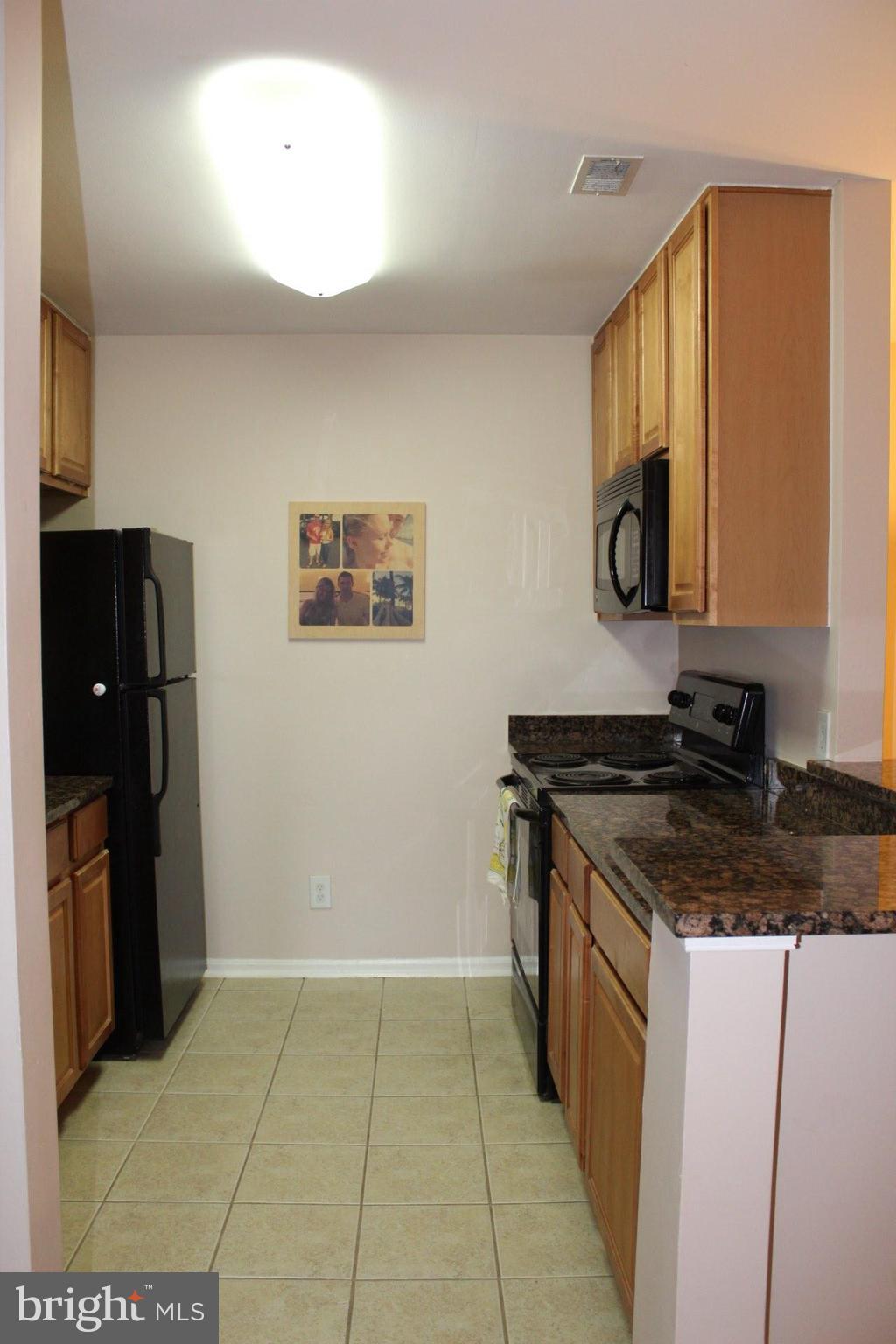 FOUR WINDS AT OAKTON - Residential Lease