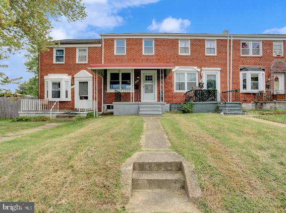 RECENTLY REMODELED 3 BEDROOM, 2 FULL BATH TOWNHOUSE, STAINLESS STEEL APPLIANCES, TILE THROUGHOUT, QUARTZ COUNTERTOPS, WALL TO WALL CARPET UPSTAIRS IN BEDROMS, BACK DECK, CENTRAL AIR AND A REAR PARKING PAD.