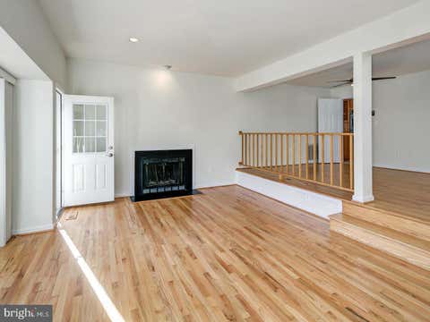 Townhouse For Sale - 10723 Gloxinia Dr<br/> Montgomery County, ROCKVILLE, MD 20852
