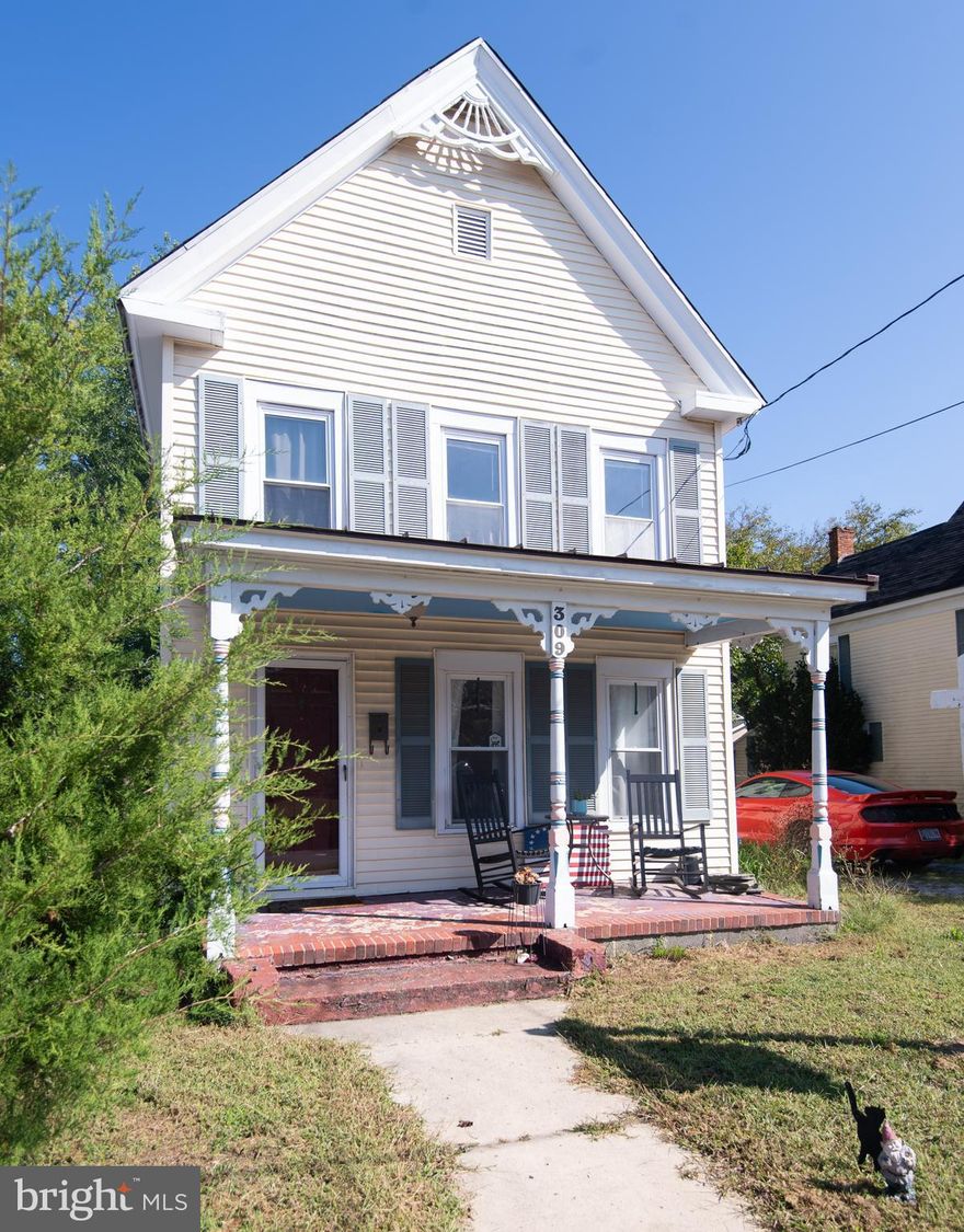 Cute and cozy 2 bedroom, 1 bath home situated in the town of Denton. Enjoy all the amenities that Denton has to offer. Grocery stores, restaurants in walking distance, Public boat ramp, Doctor offices, your local Walmart and so much more are right at your figure tips. There is a small room upstairs that is currently used as a office.