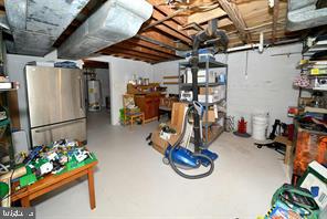 OVER LEE KNOLLS - Residential Lease