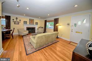 OVER LEE KNOLLS - Residential Lease