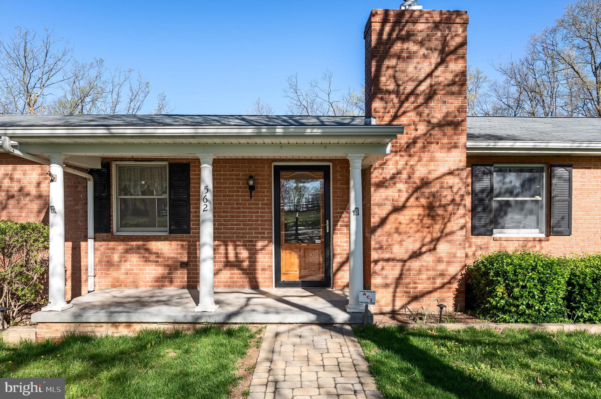 562 VALLEY VIEW DRIVE