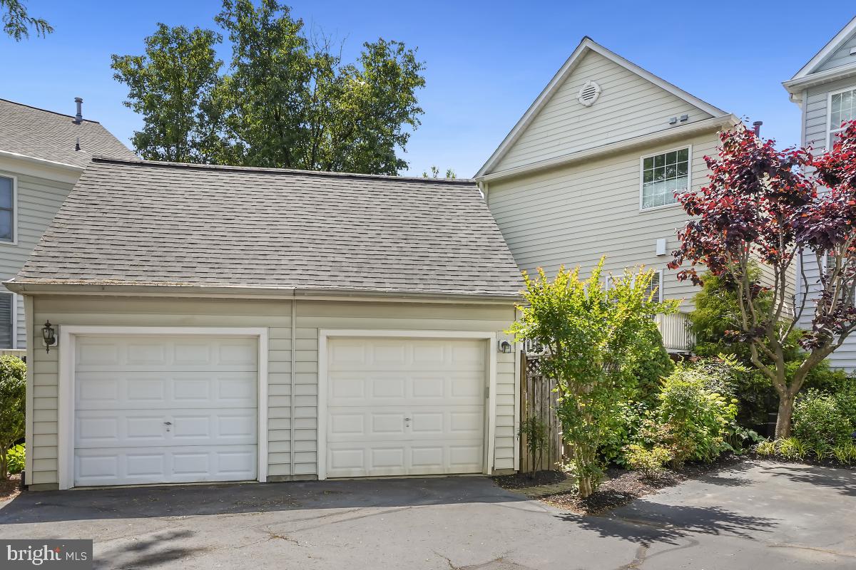 QUINCE ORCHARD PARK - Residential