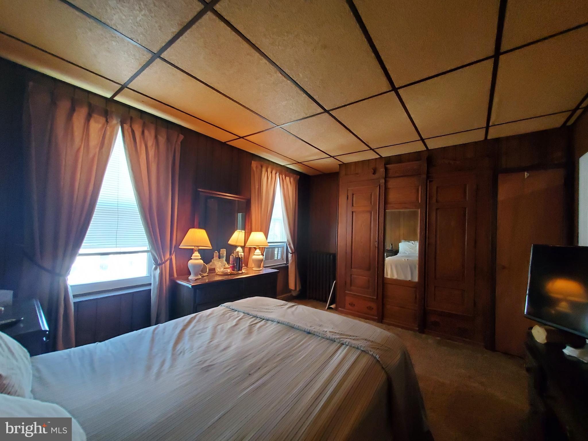 EAST FALLS - Residential