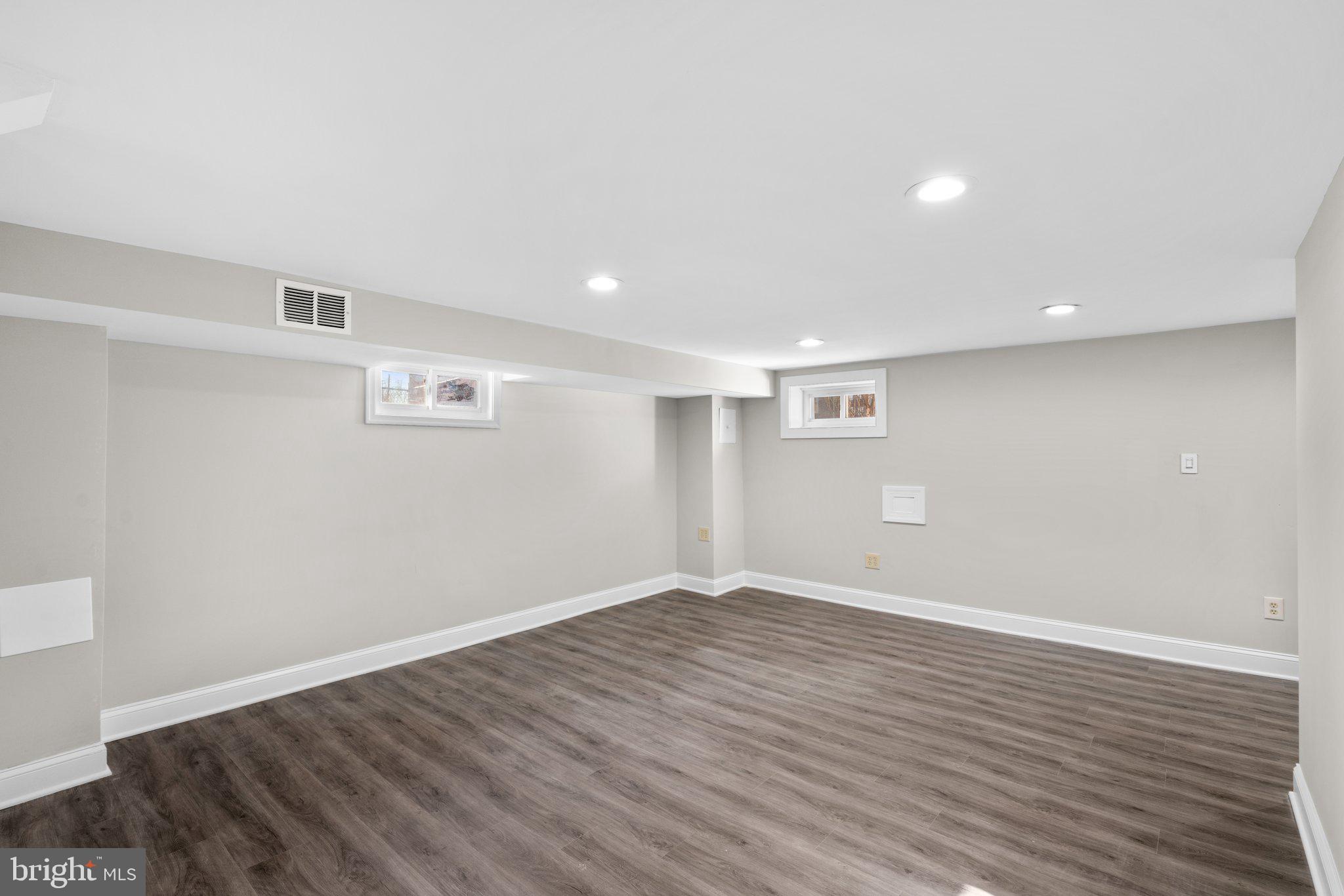 FRANKFORD - Residential Lease