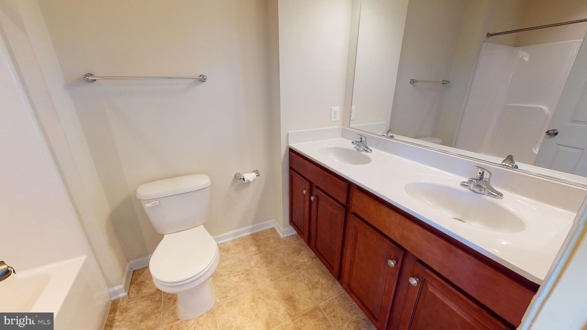 LAKELAND PLACE - Residential