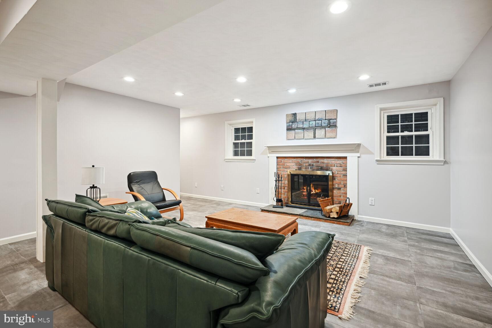 POTOMAC OUTSIDE - Residential