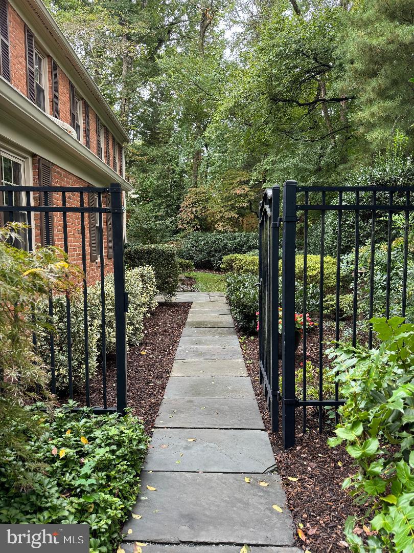 POTOMAC OUTSIDE - Residential