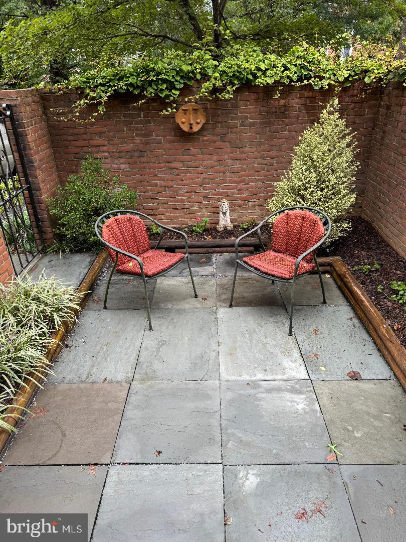 POTOMAC OUTSIDE - Residential