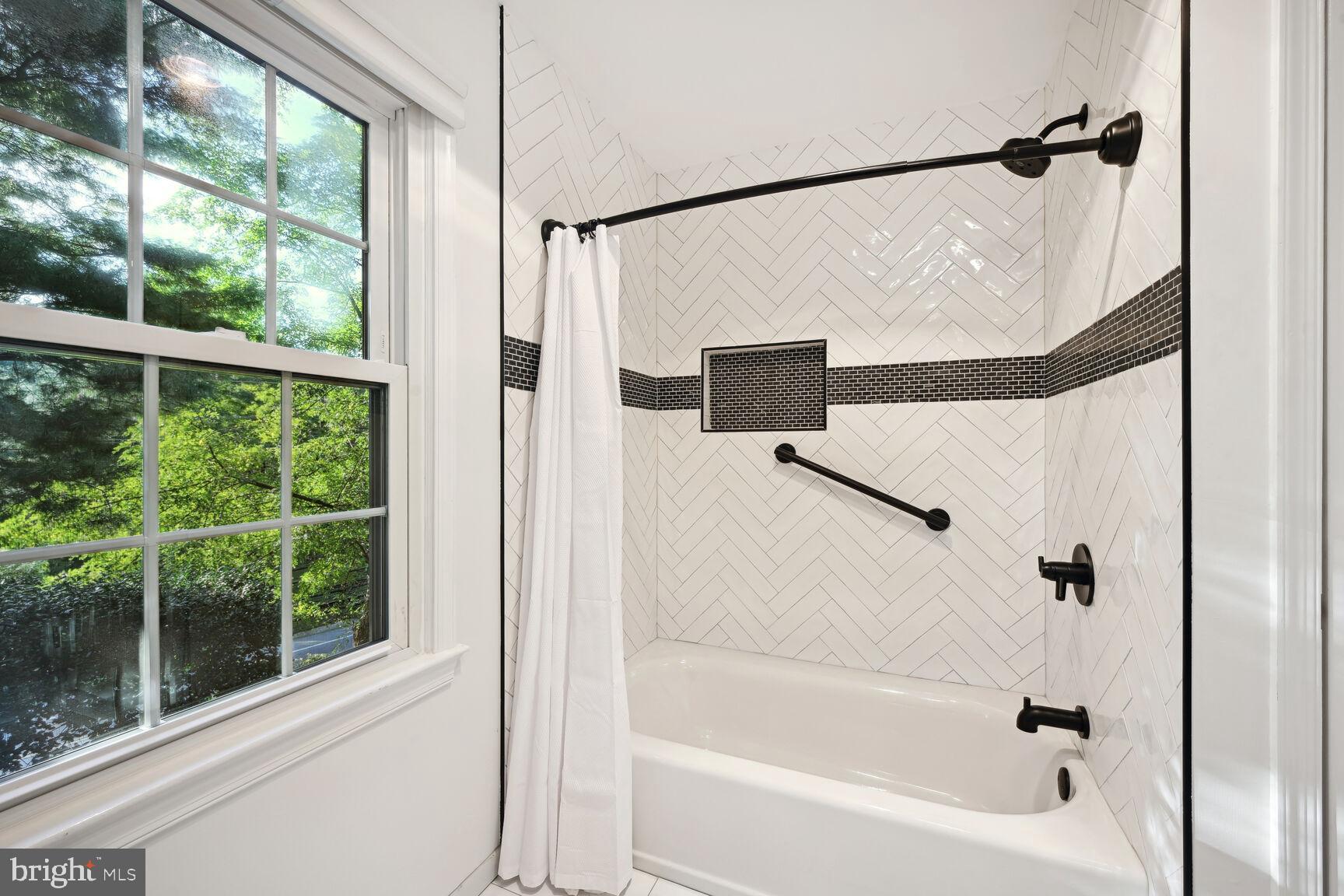 POTOMAC OUTSIDE - Residential