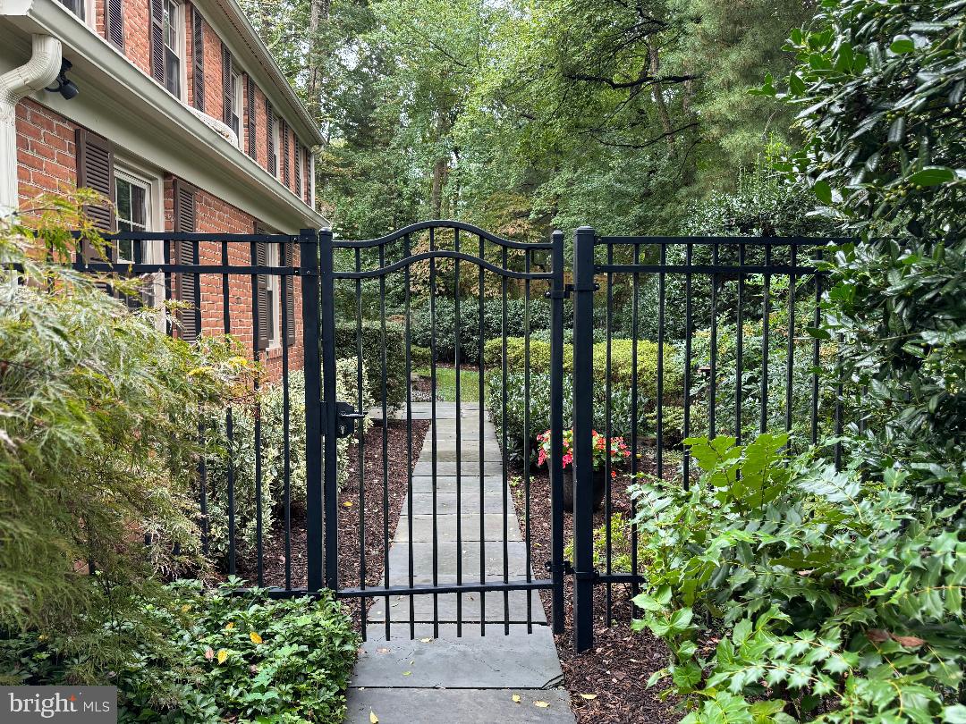 POTOMAC OUTSIDE - Residential