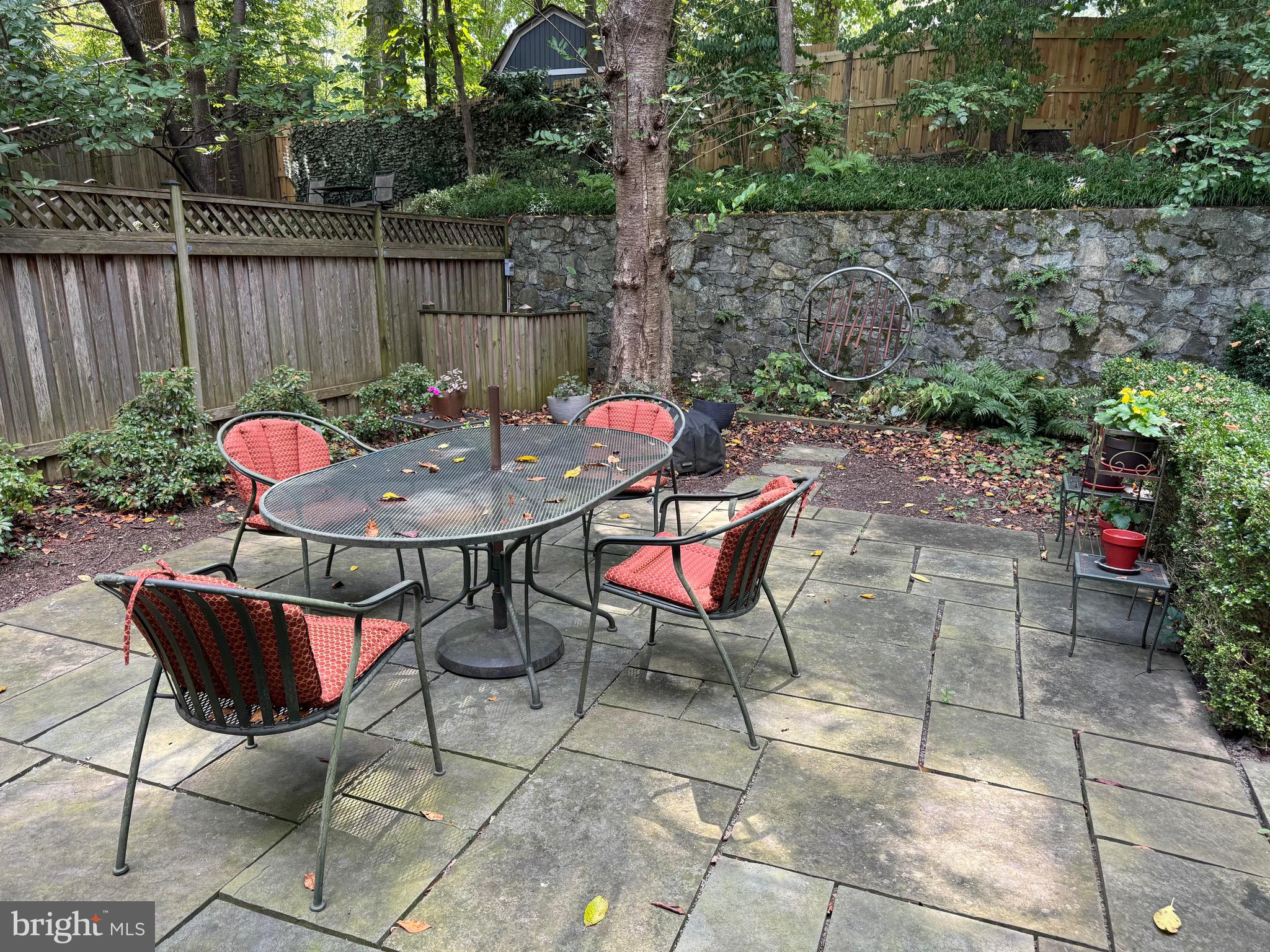 POTOMAC OUTSIDE - Residential