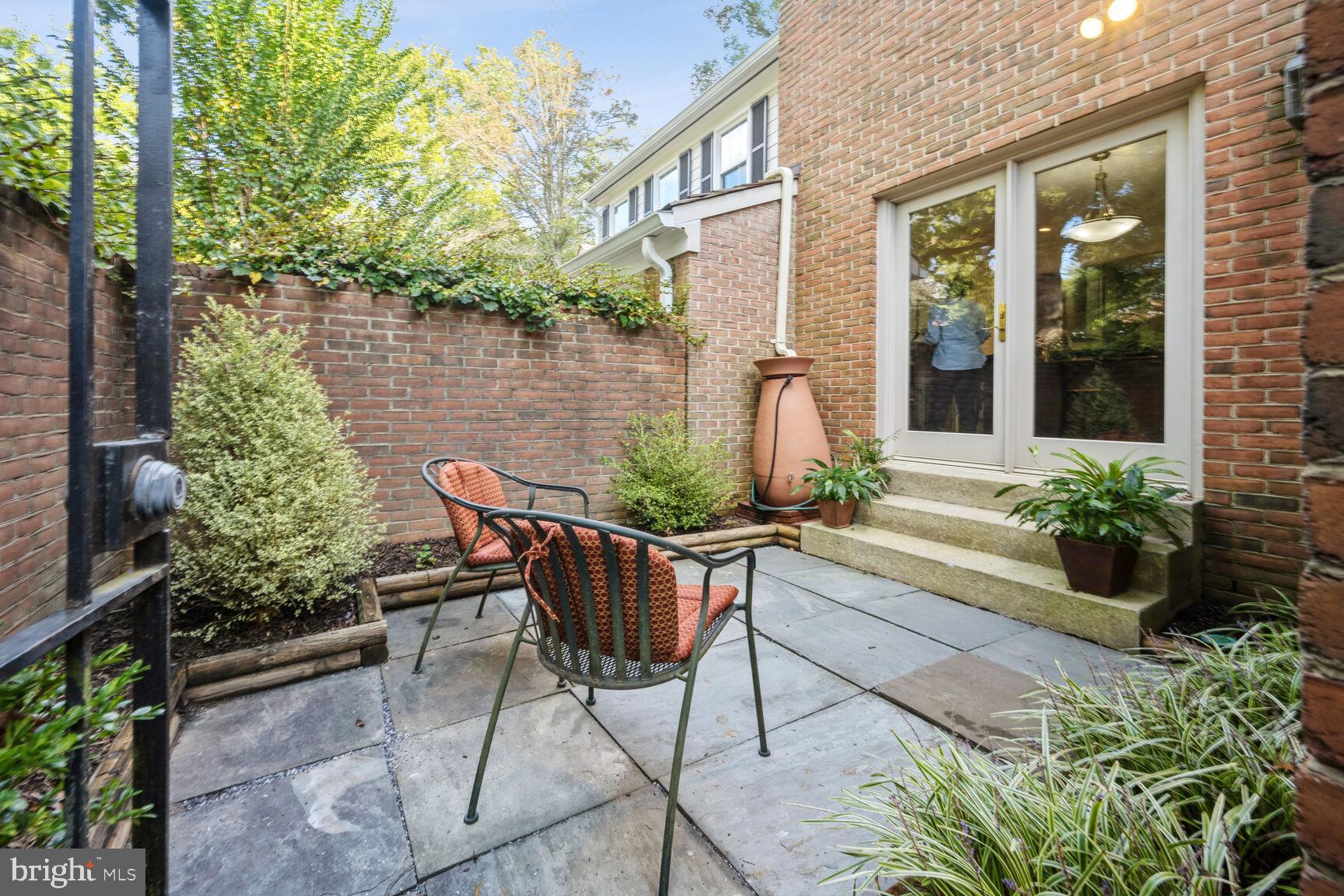 POTOMAC OUTSIDE - Residential