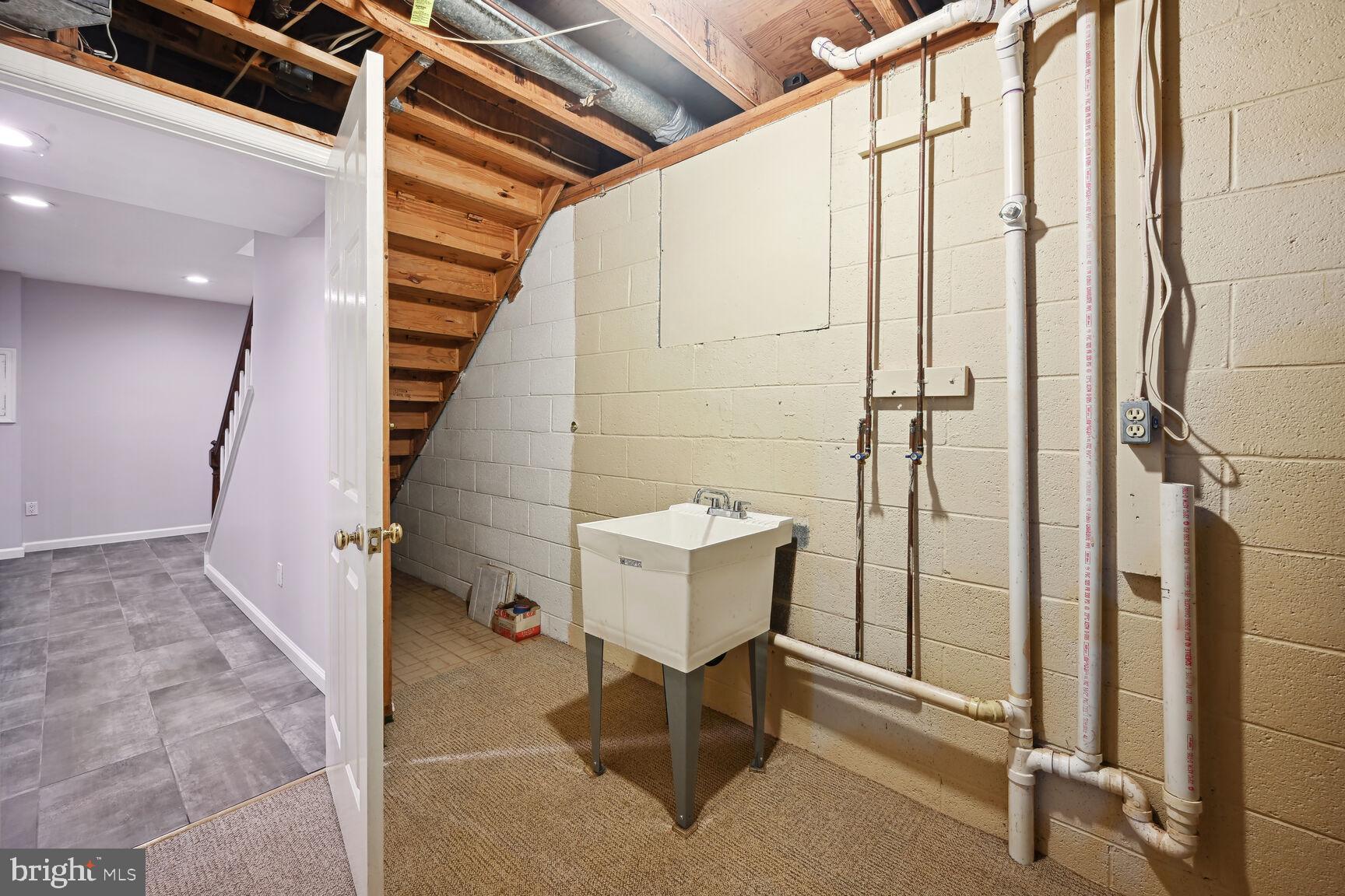 POTOMAC OUTSIDE - Residential