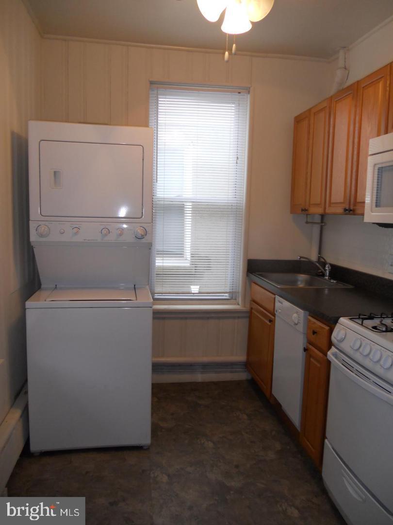 EAST FALLS - Residential Lease