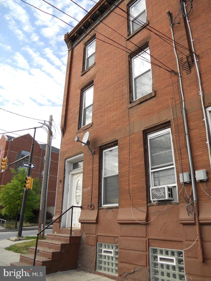 EAST FALLS - Residential Lease