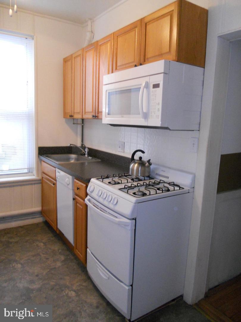 EAST FALLS - Residential Lease