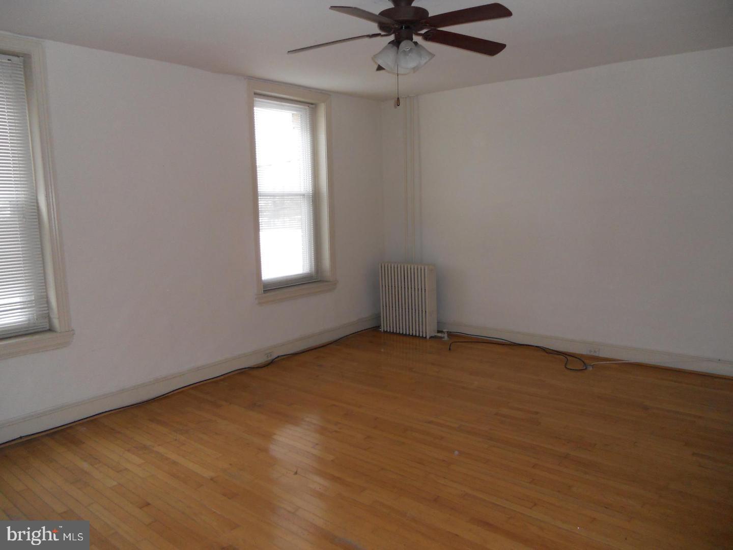 EAST FALLS - Residential Lease