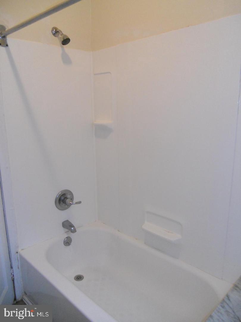 EAST FALLS - Residential Lease