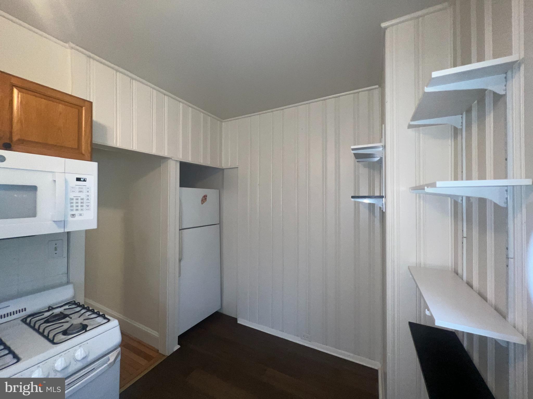 EAST FALLS - Residential Lease