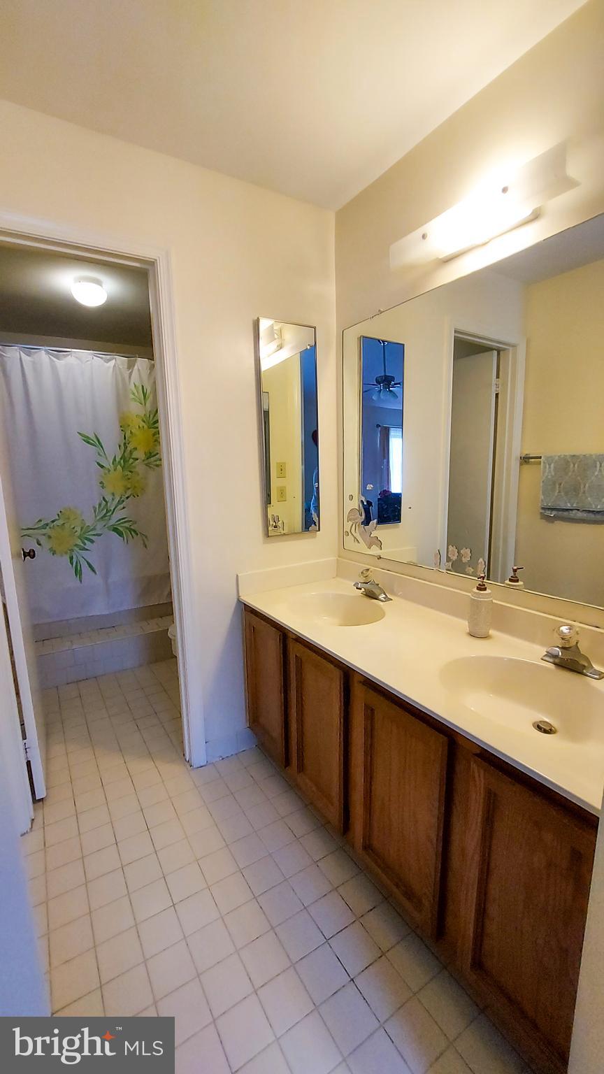 MIDDLEBRIDGE - Residential Lease