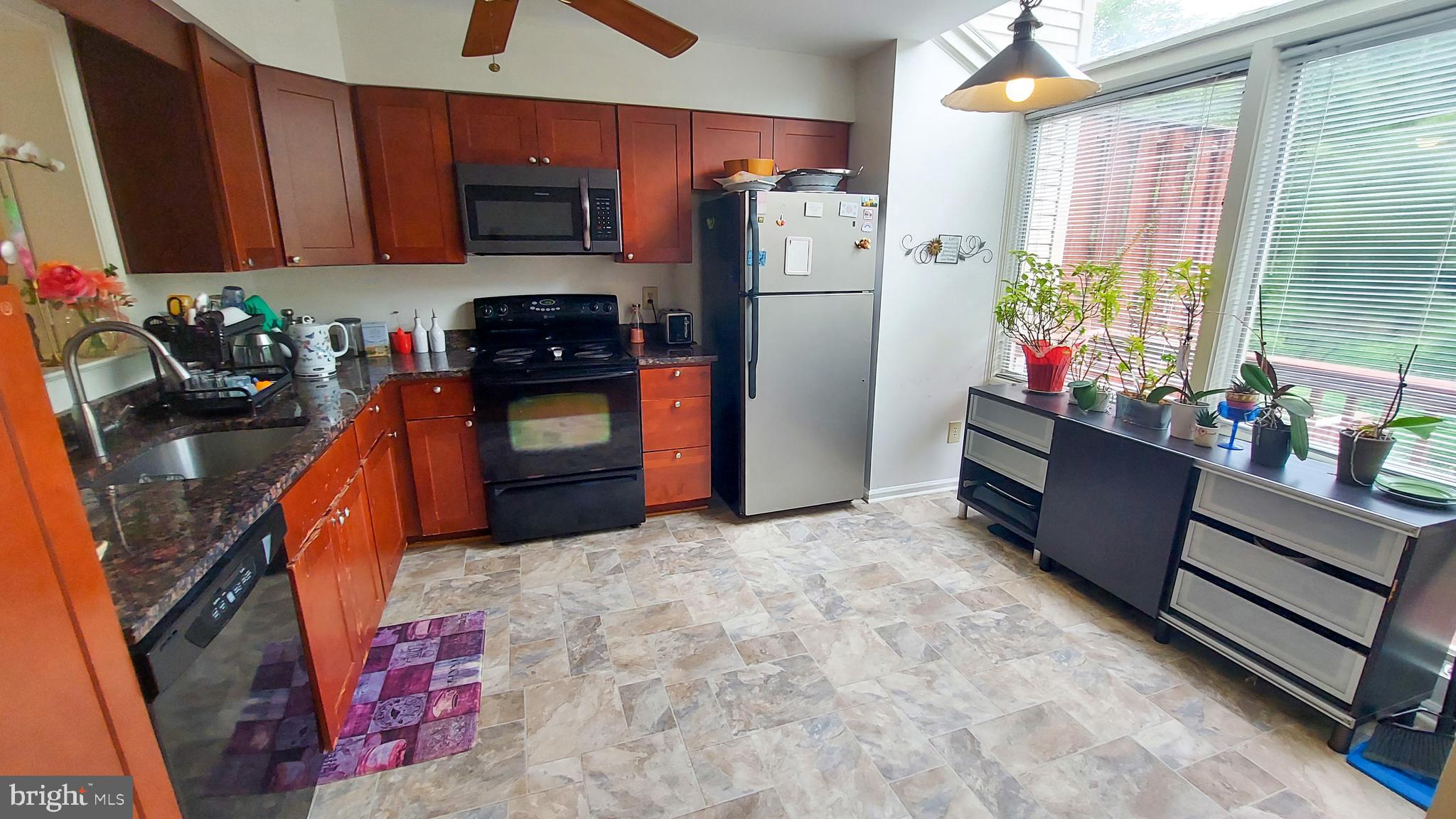 MIDDLEBRIDGE - Residential Lease