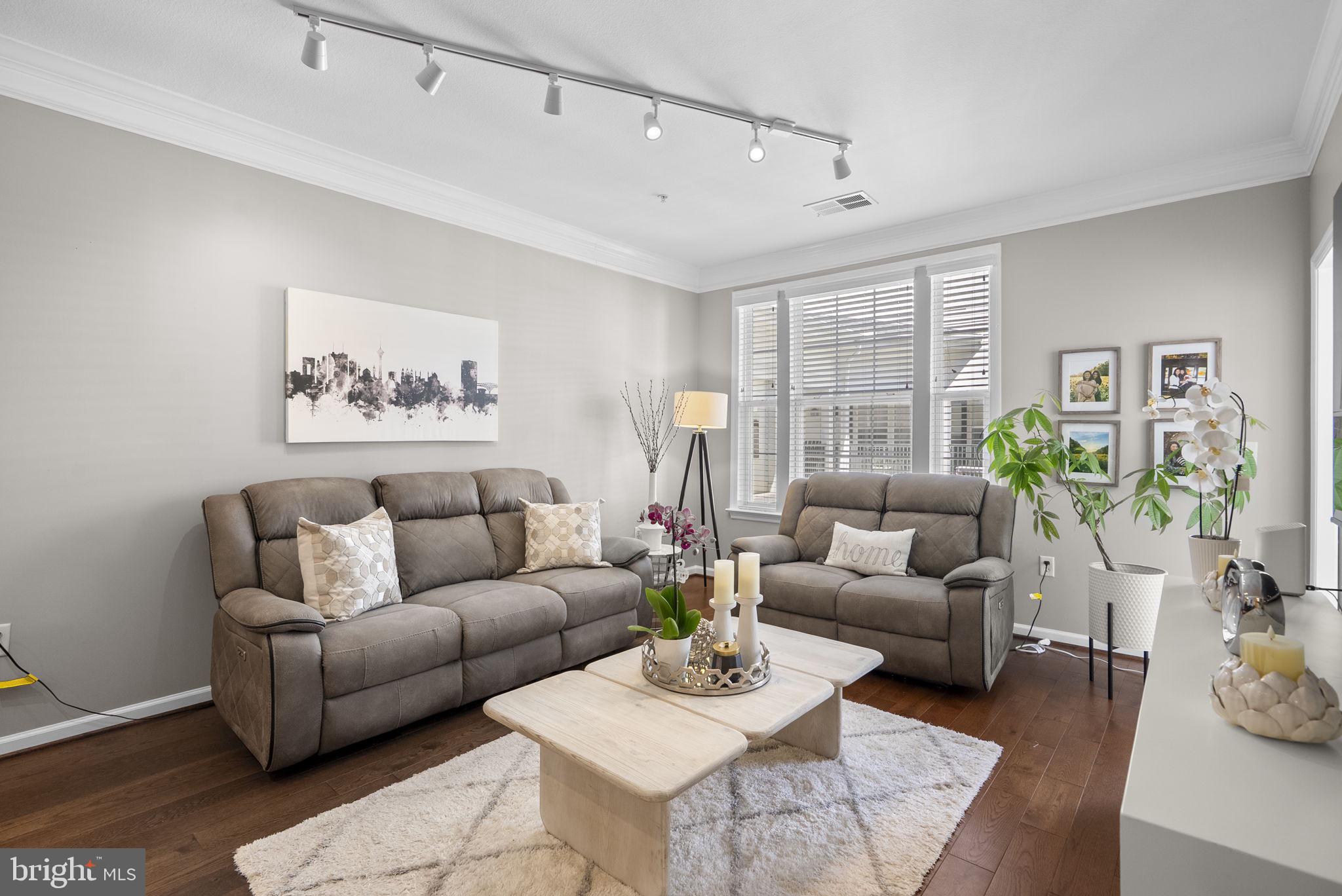 27 BOOTH STREET 346