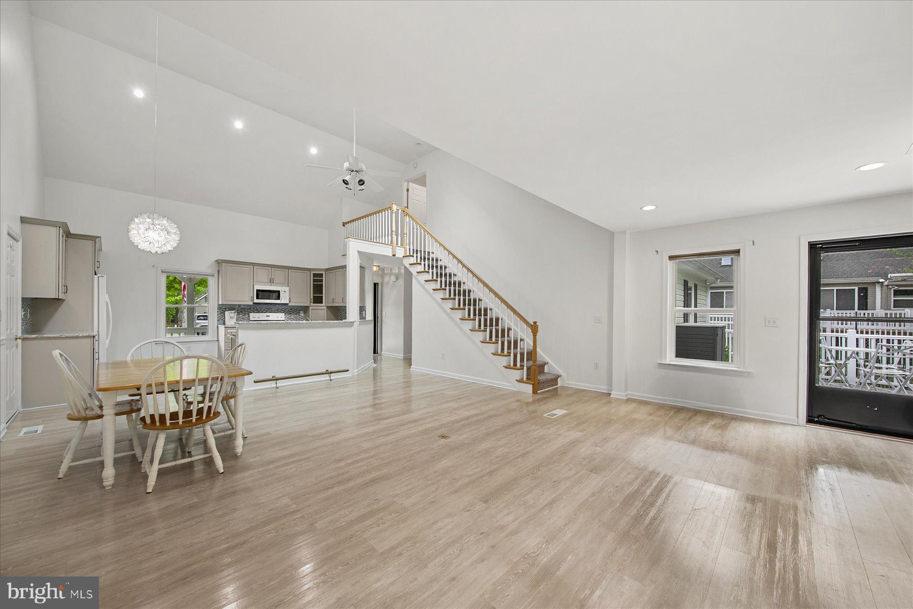 112 S NEWPORT WAY